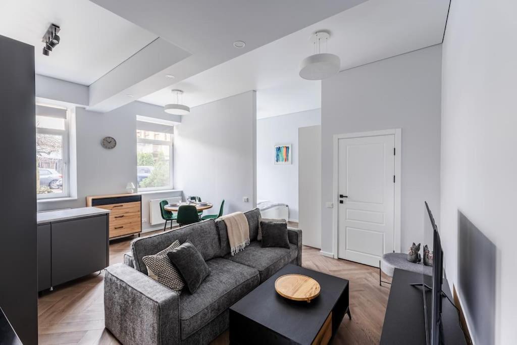 Modern Flat In Old Town Kaunas - Free Parking & Self Check-In Eksteriør billede